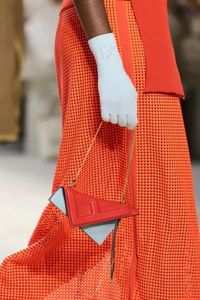 Look 74